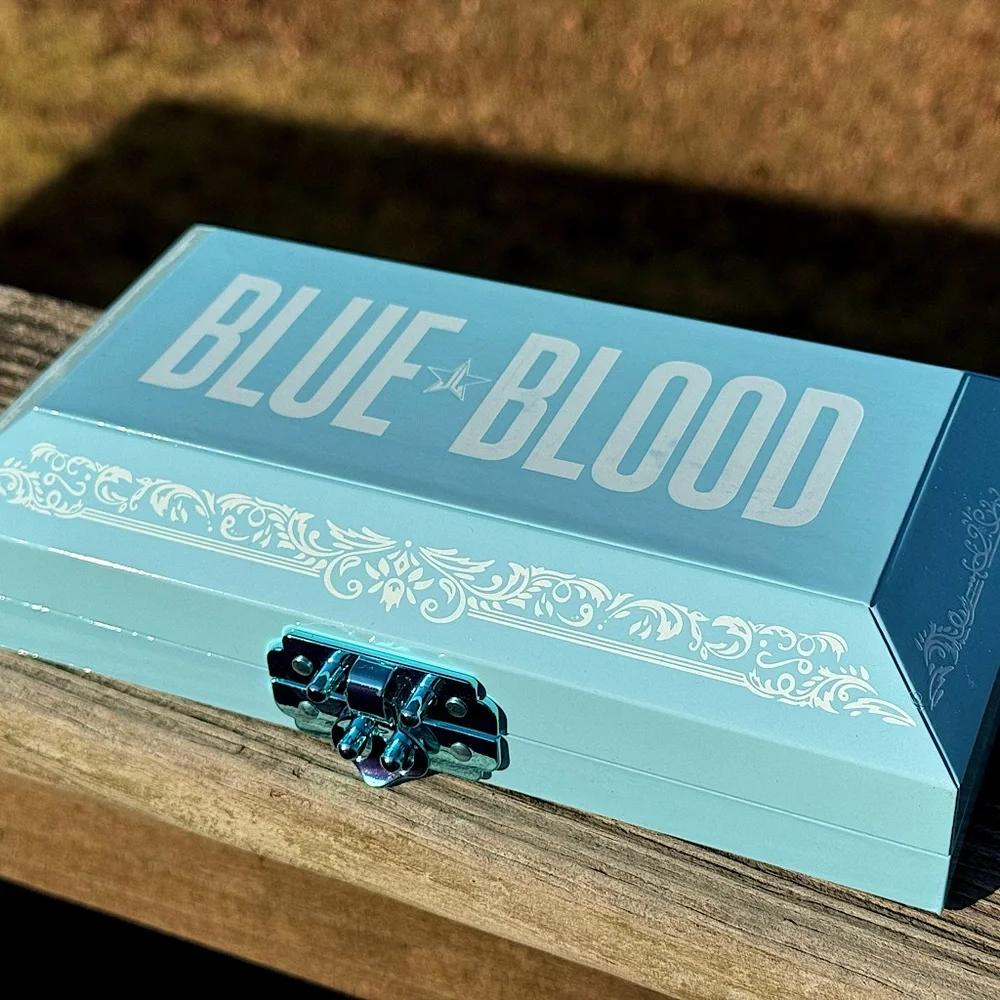 💙 NIB New Jeffree Star BLUE BLOOD Eyeshadow Casket Makeup Palette